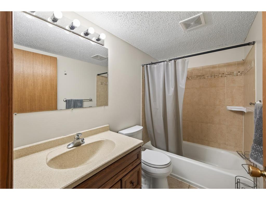 6857 8th Street Lane N Oakdale MN 55128 7072219 image11