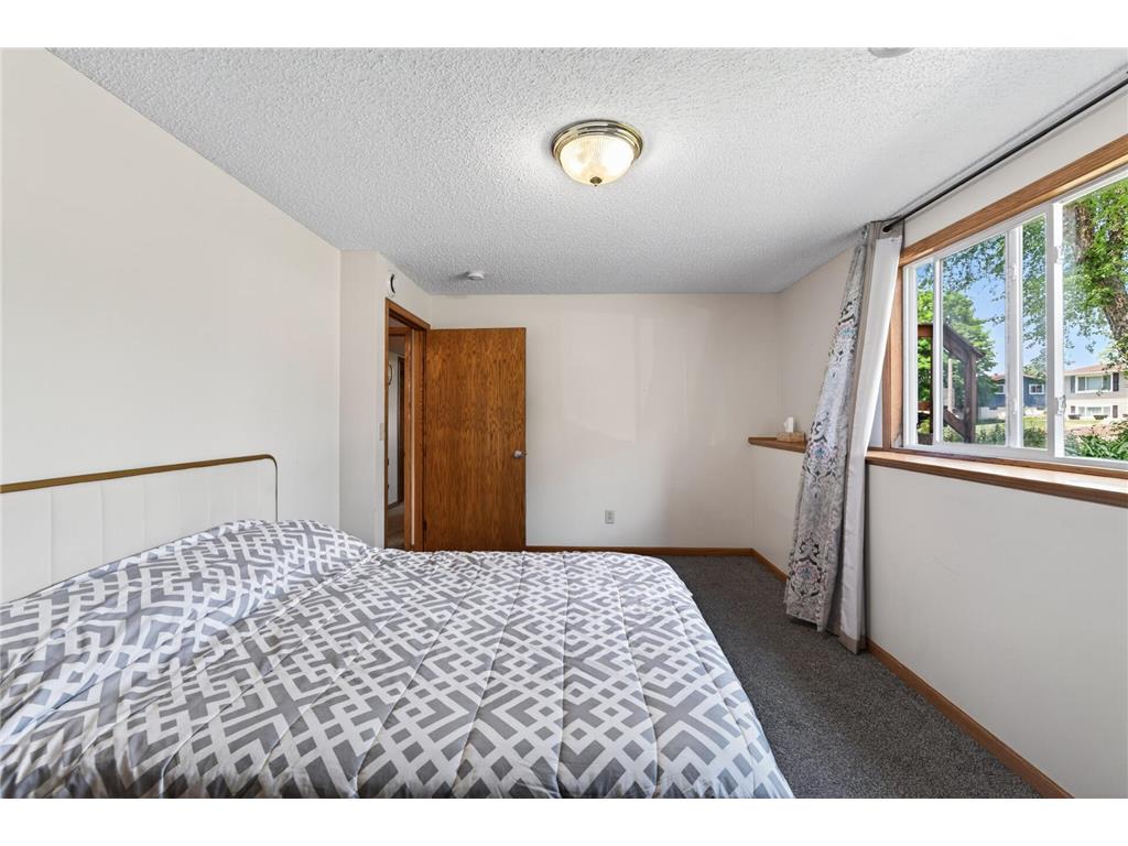 6857 8th Street Lane N Oakdale MN 55128 7072219 image17