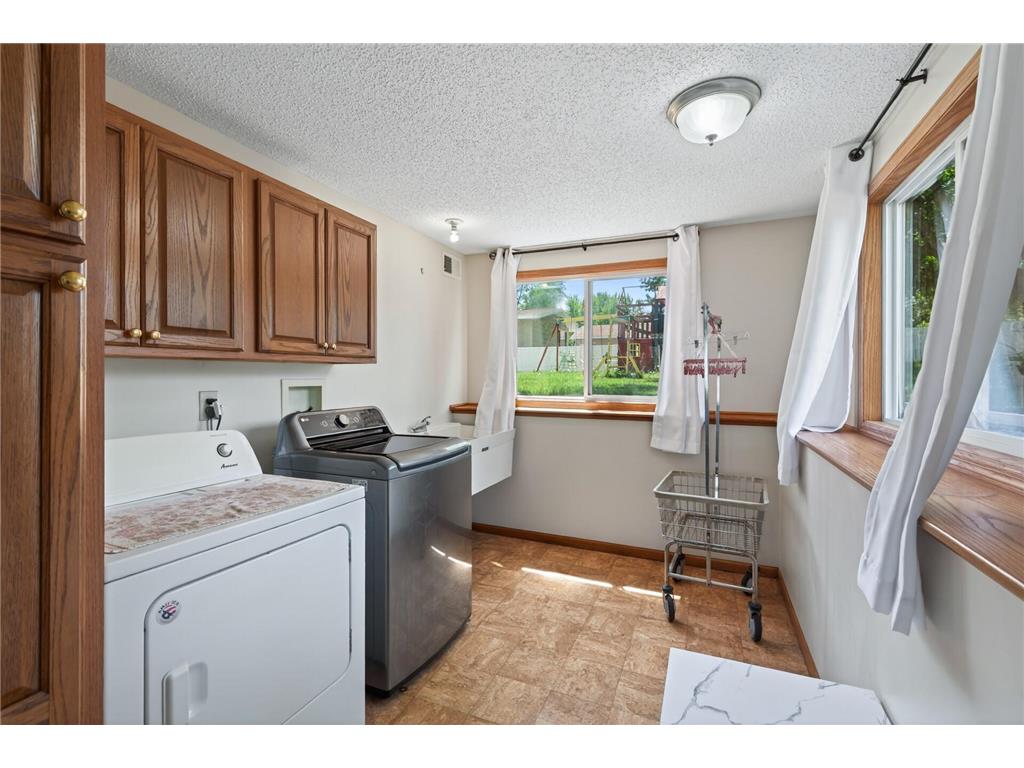 6857 8th Street Lane N Oakdale MN 55128 7072219 image19