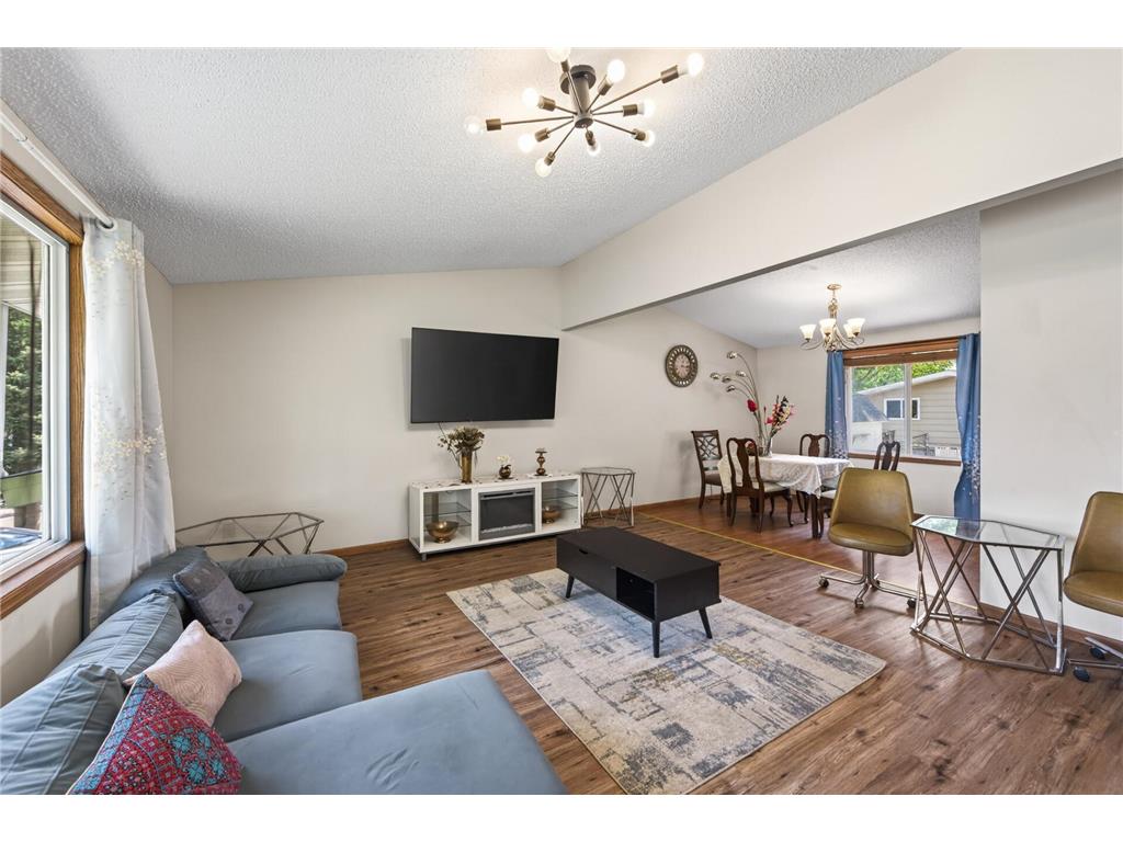 6857 8th Street Lane N Oakdale MN 55128 7072219 image3