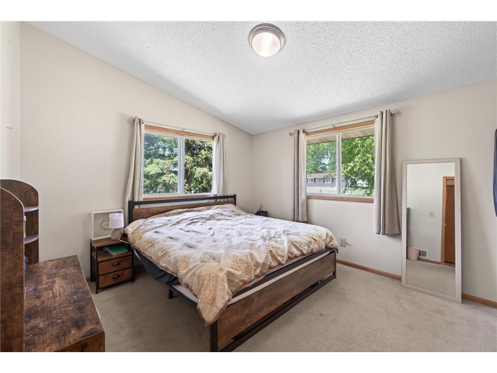 6857 8th Street Lane N Oakdale MN 55128 7072219 image9