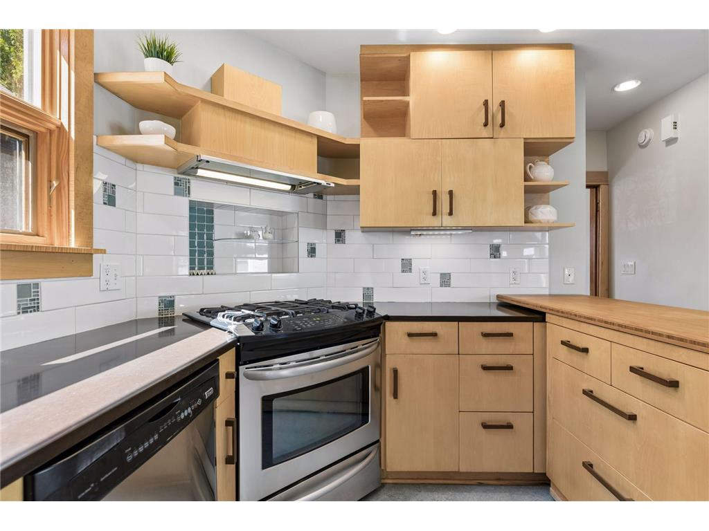 686 23rd Avenue NE Minneapolis MN 55418 7075717 image14