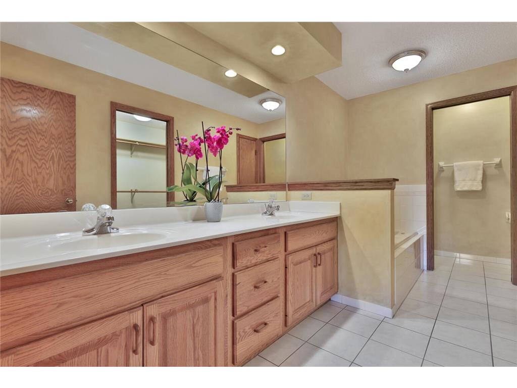6861 W 82nd Street Bloomington MN 55438 7031467 image13