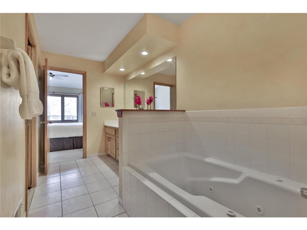 6861 W 82nd Street Bloomington MN 55438 7031467 image14