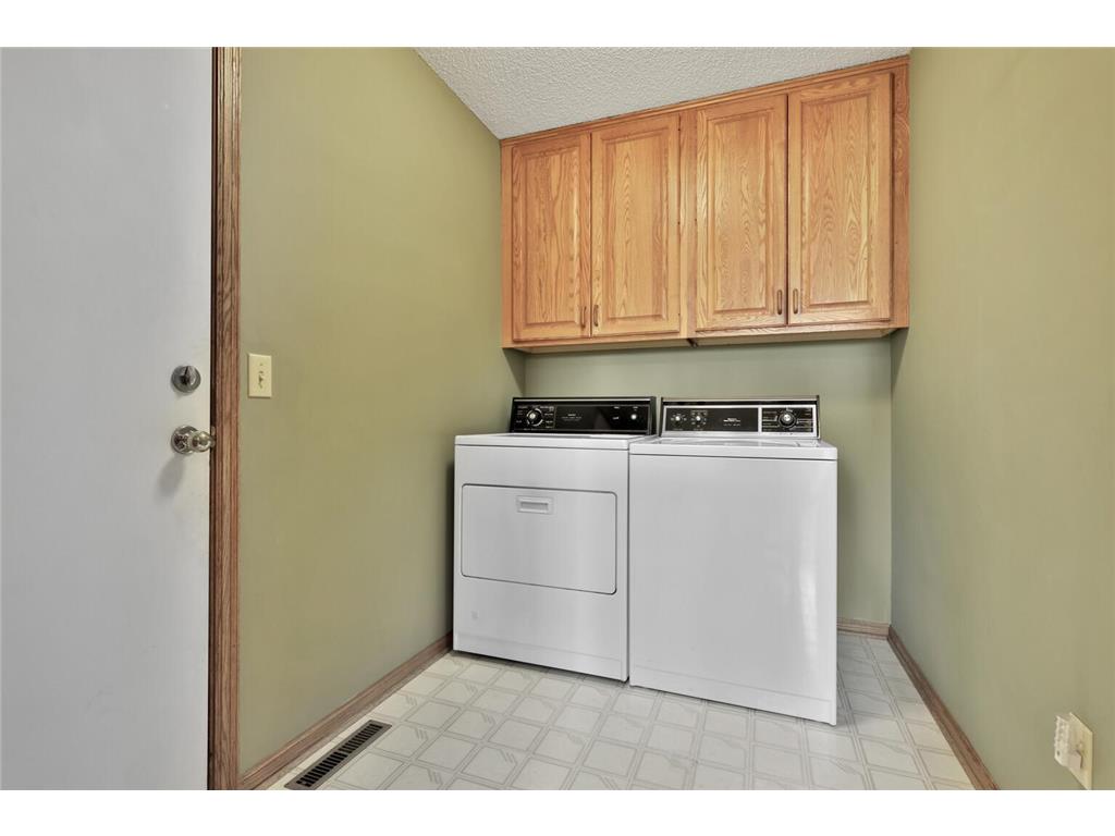 6861 W 82nd Street Bloomington MN 55438 7031467 image19