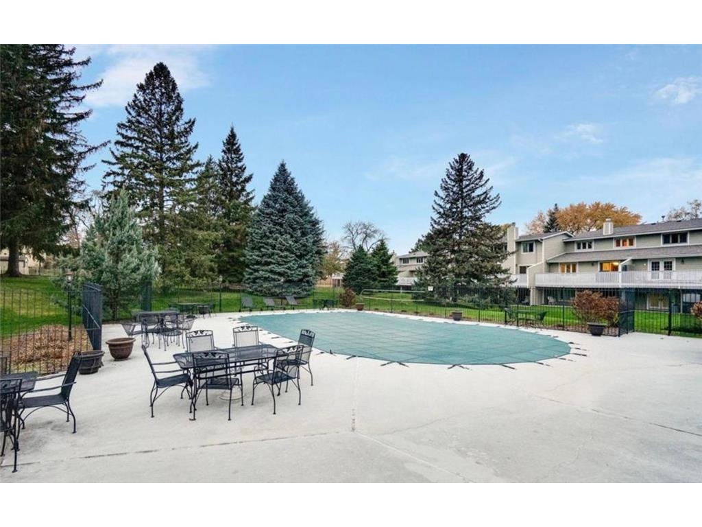 6861 W 82nd Street Bloomington MN 55438 7031467 image28