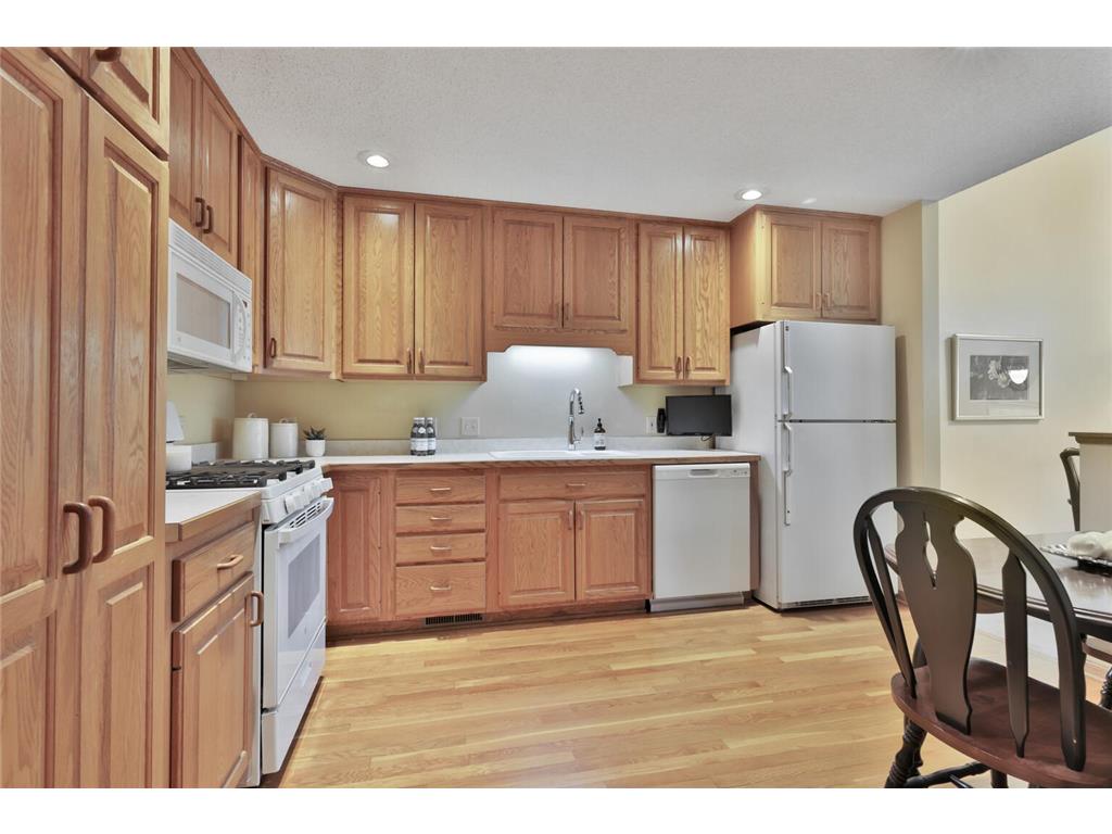 6861 W 82nd Street Bloomington MN 55438 7031467 image4