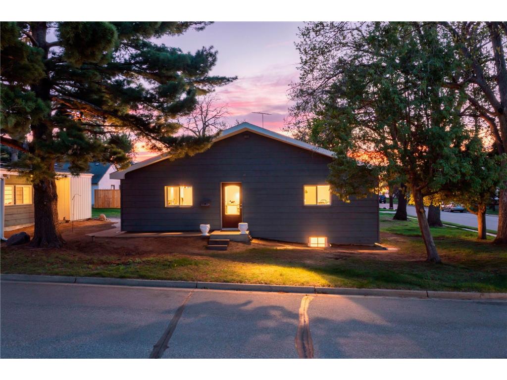 687 4th Avenue NW New Brighton MN 55112 7062629 image1