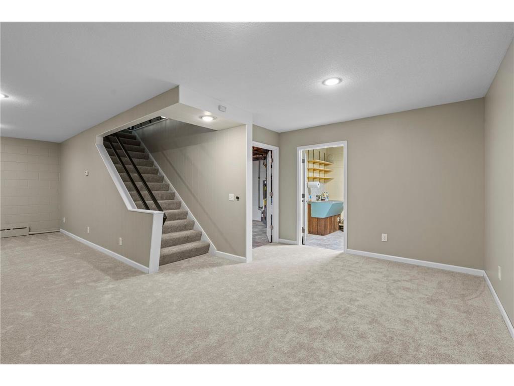 687 4th Avenue NW New Brighton MN 55112 7062629 image32