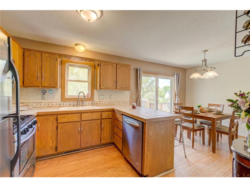 6878 Upper 28th Street N Oakdale MN 55128 7062183 image3