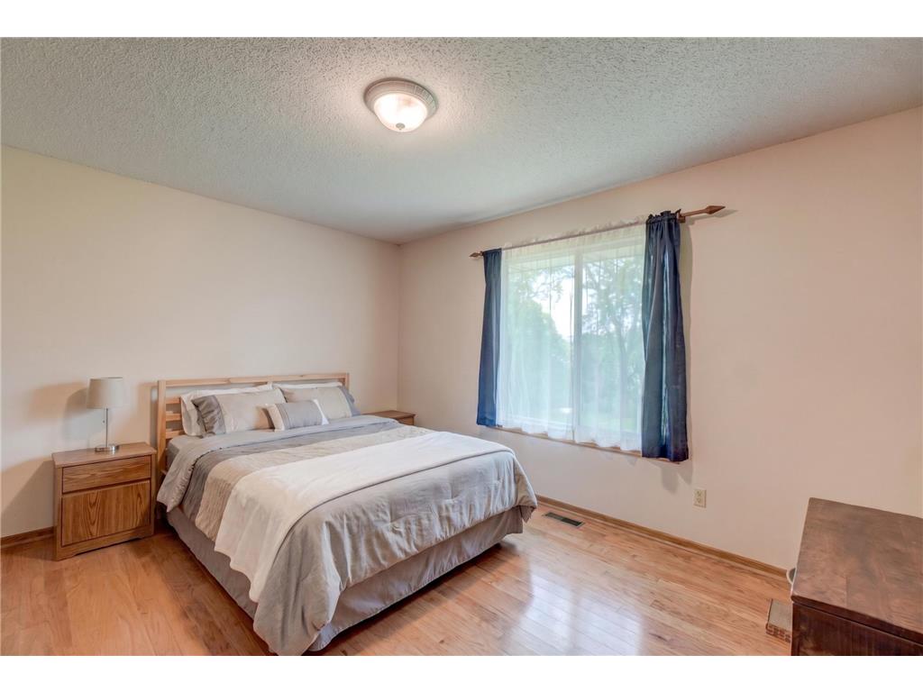 6878 Upper 28th Street N Oakdale MN 55128 7062183 image8