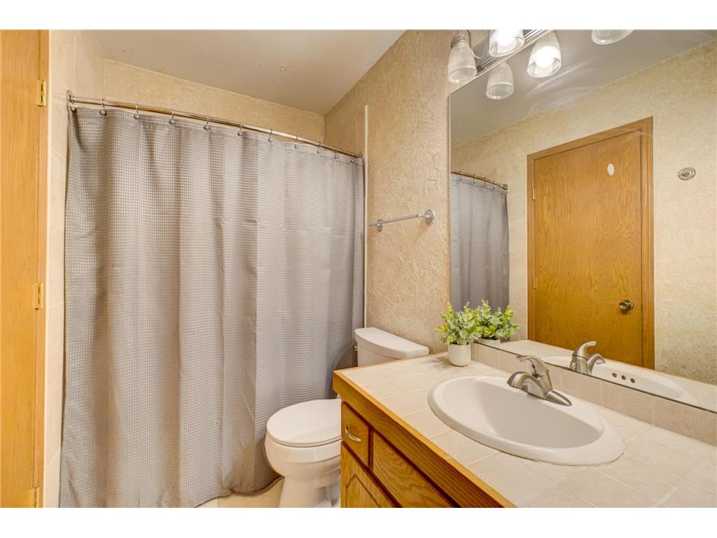 6878 Upper 28th Street N Oakdale MN 55128 7062183 image9
