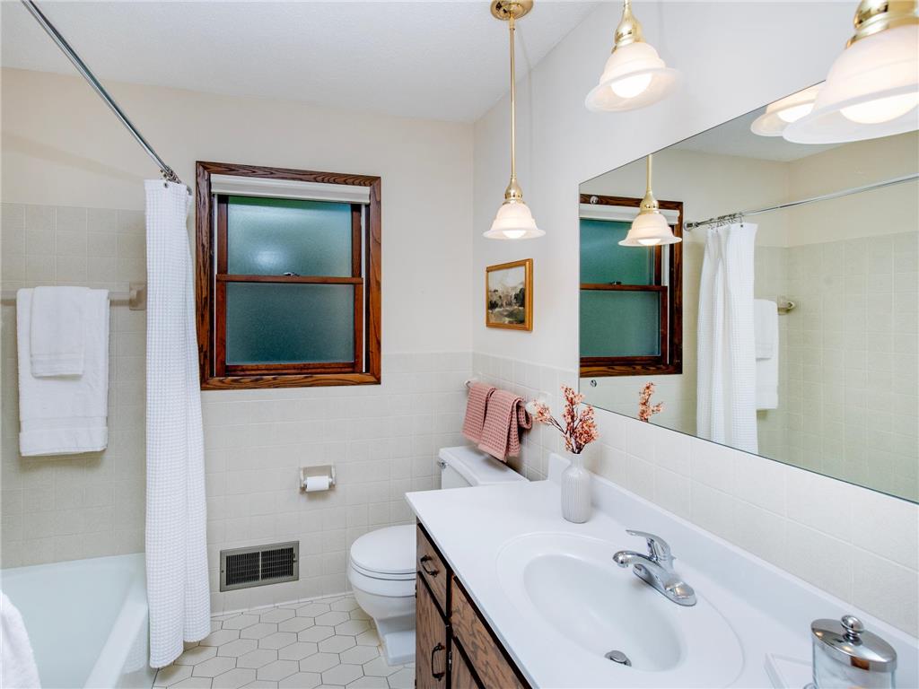 688 W Wentworth Avenue Mendota Heights MN 55118 7075044 image13