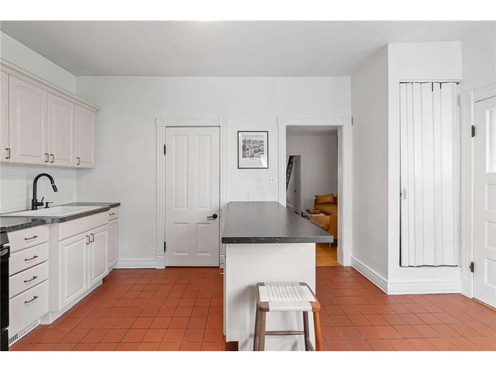 689 Oakdale Avenue Saint Paul MN 55107 7106816 image12