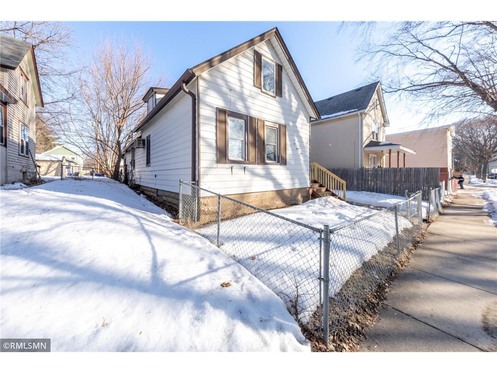 689 Van Buren Avenue Saint Paul MN 55104 6332752 image1