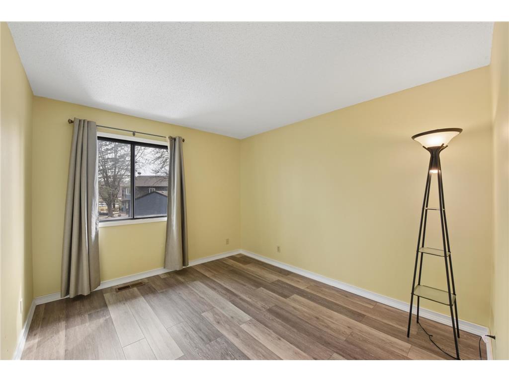 6890 Grenwich Lane N Oakdale MN 55128 - Mud Lake 7020981 image11