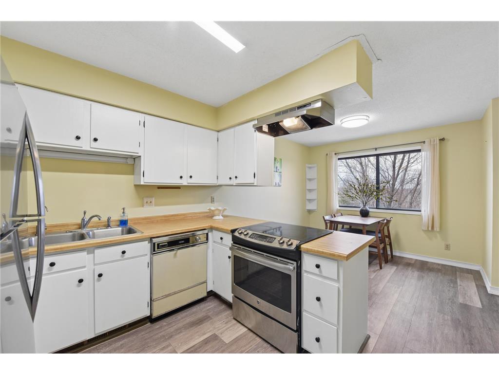 6890 Grenwich Lane N Oakdale MN 55128 - Mud Lake 7020981 image15