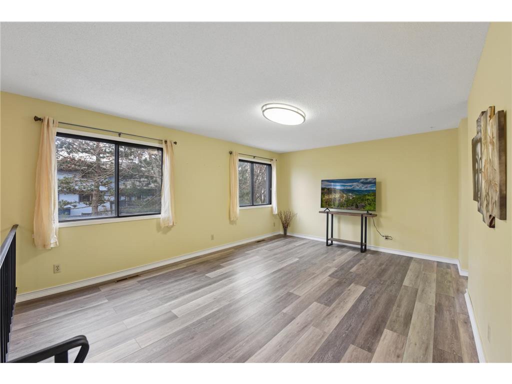 6890 Grenwich Lane N Oakdale MN 55128 - Mud Lake 7020981 image2