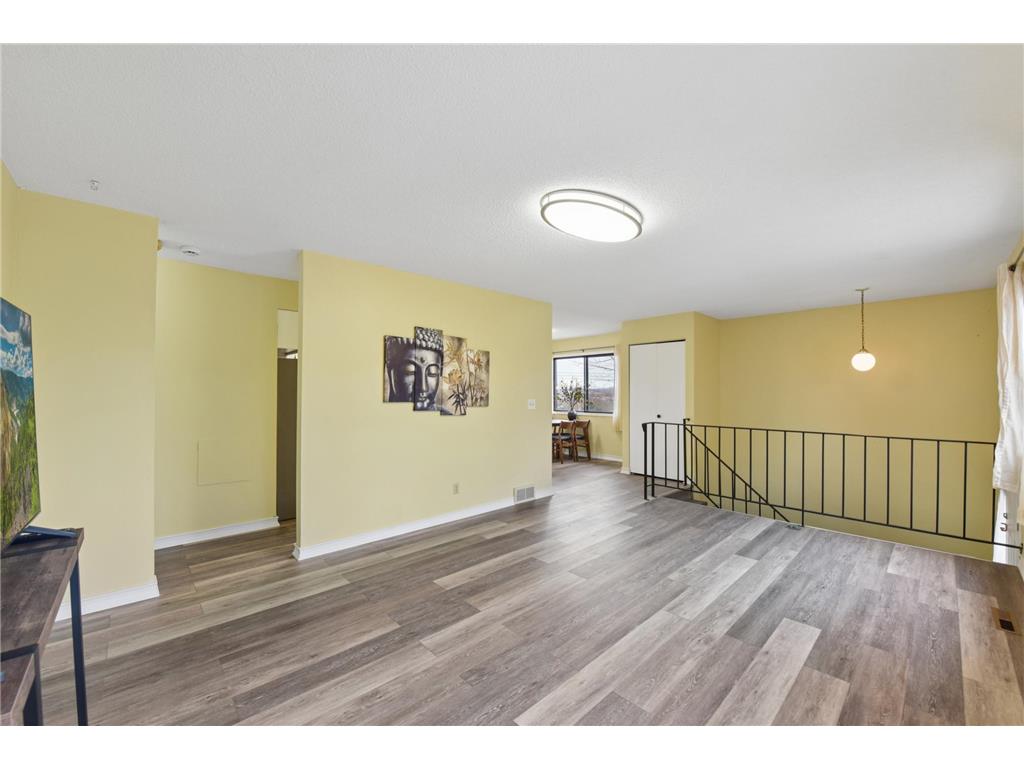 6890 Grenwich Lane N Oakdale MN 55128 - Mud Lake 7020981 image3