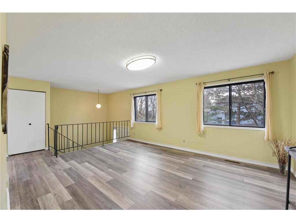 6890 Grenwich Lane N Oakdale MN 55128 - Mud Lake 7020981 image4