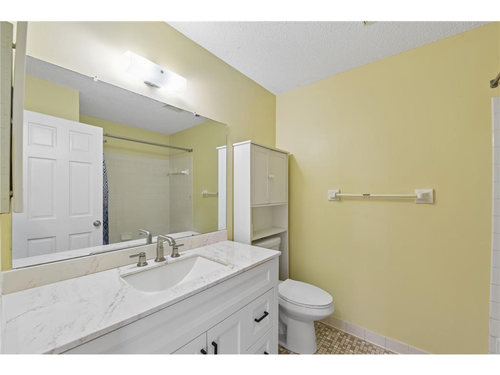 6890 Grenwich Lane N Oakdale MN 55128 - Mud Lake 7020981 image8