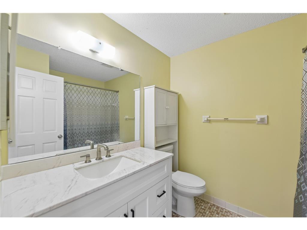 6890 Grenwich Lane N Oakdale MN 55128 - Mud Lake 7020981 image9