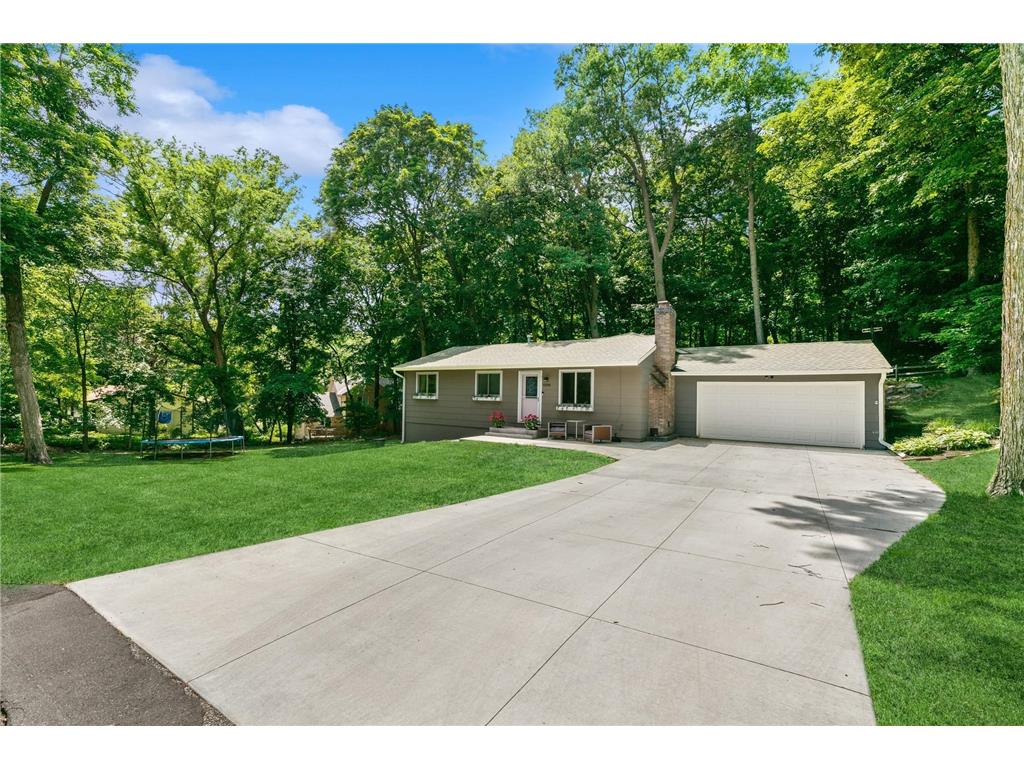 6890 Yuma Drive, Chanhassen, MN, 55317 MLS 6379076 Edina Realty