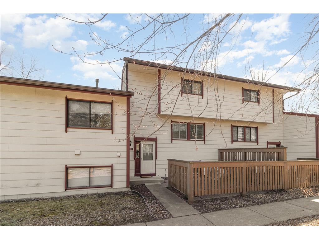 6899 Grenwich Lane N Oakdale MN 55128 6493755 image1