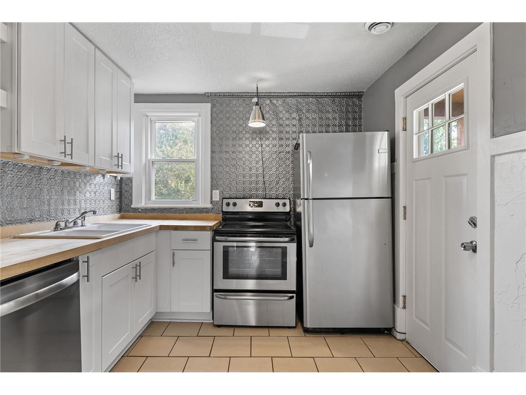 690 Lowry Avenue NE Minneapolis MN 55418 7054698 image9