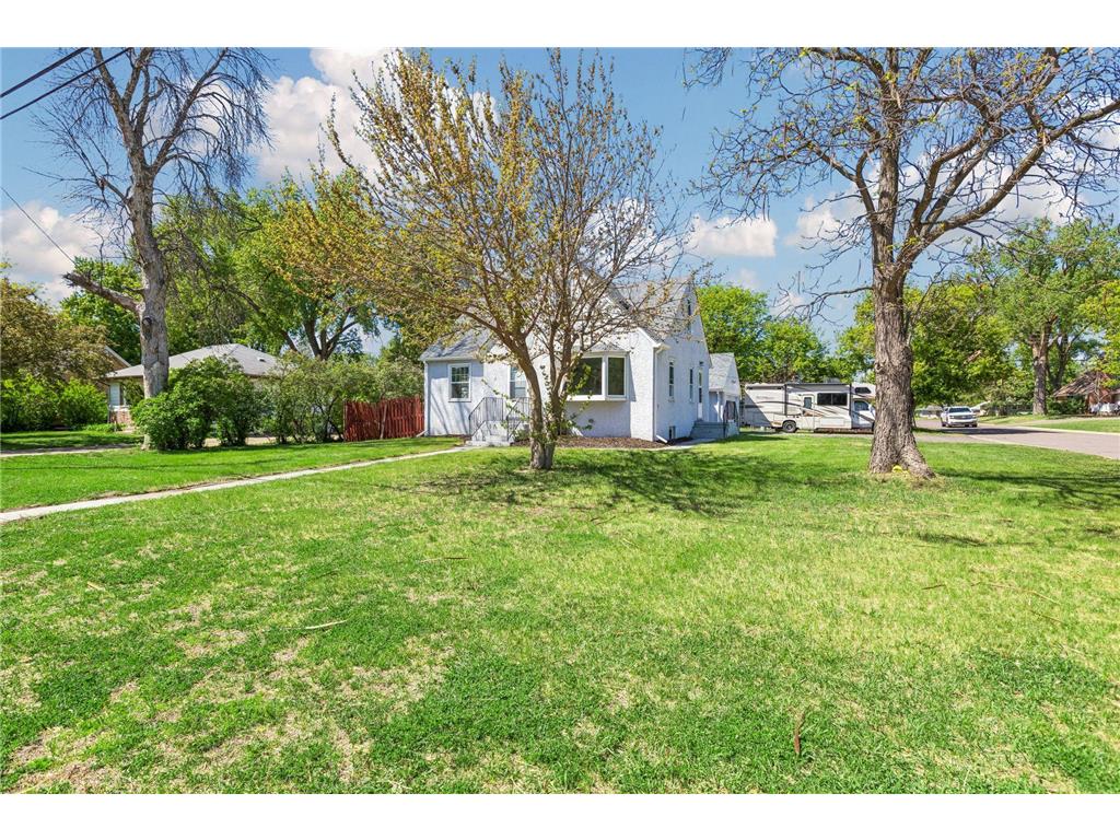 6904 60th Avenue N Crystal MN 55428 7075473 image3