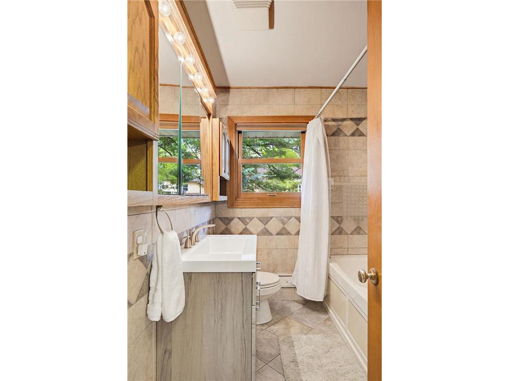 6918 34th Avenue N Crystal MN 55427 7074961 image21