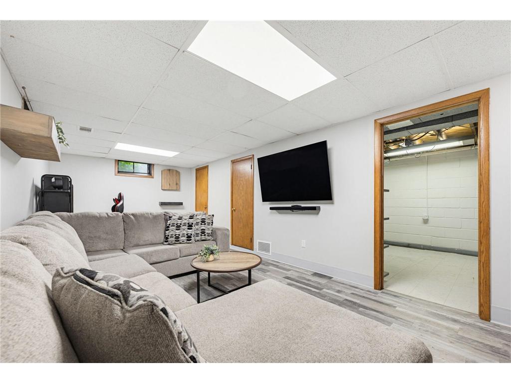 6918 34th Avenue N Crystal MN 55427 7074961 image31