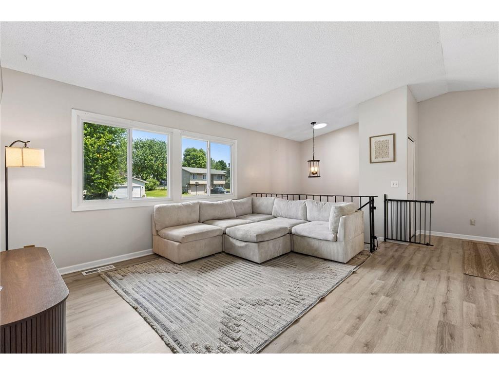 6919 Calgary Road Woodbury MN 55125 7081568 image2