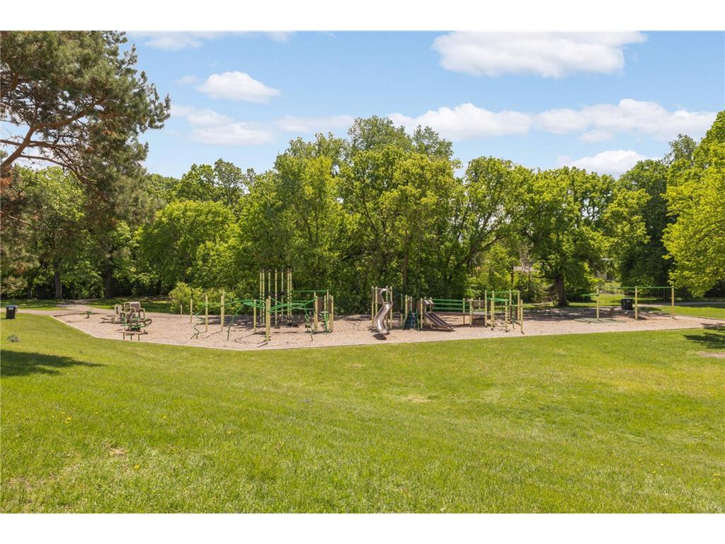 692 Grandview Avenue W Roseville MN 55113 6806341 image29