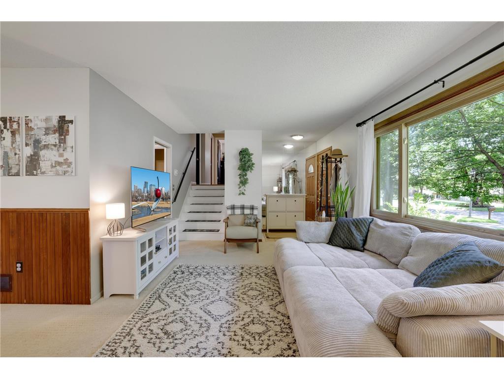 6920 35th Street N Oakdale MN 55128 6810737 image1