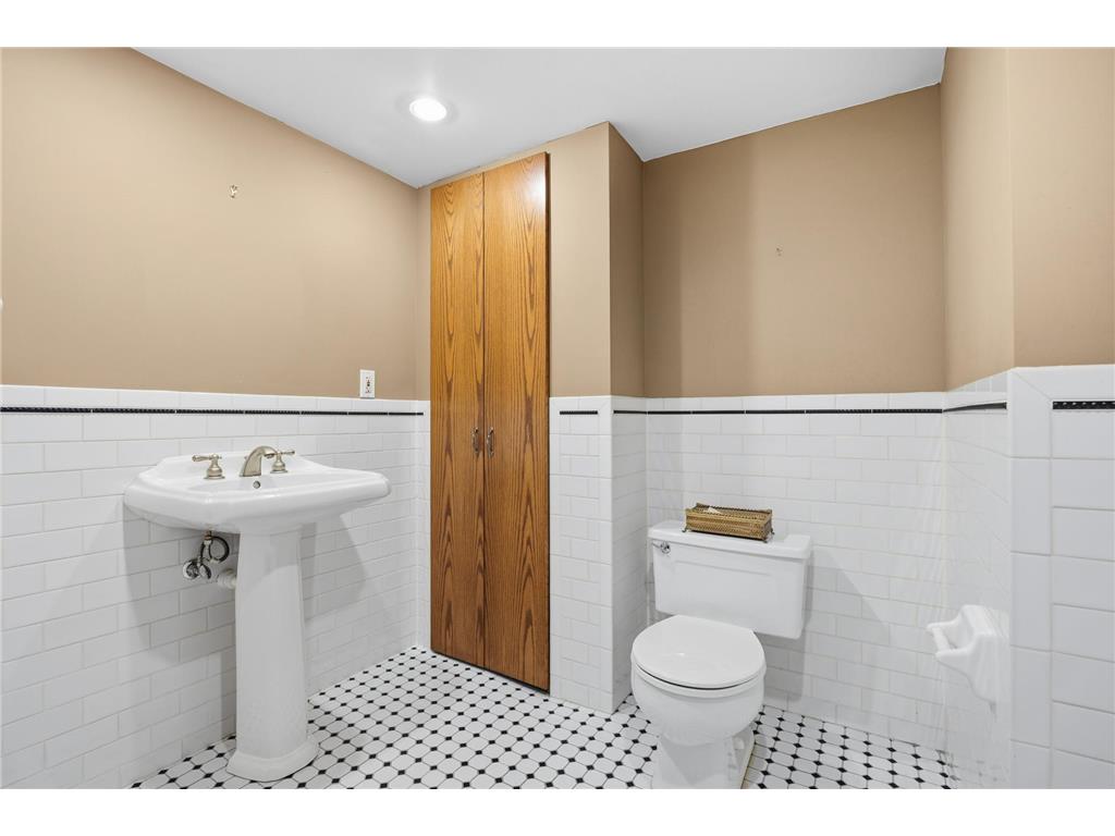 6929 Glenwood Avenue Golden Valley MN 55427 7021752 image20