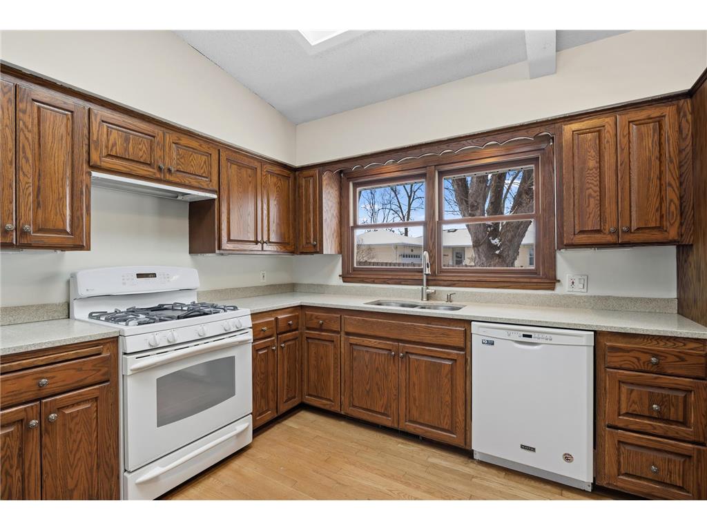 6929 Glenwood Avenue Golden Valley MN 55427 7021752 image8