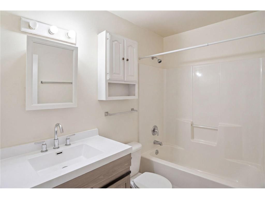 694 Marshall Avenue Saint Paul MN 55104 7074742 image10