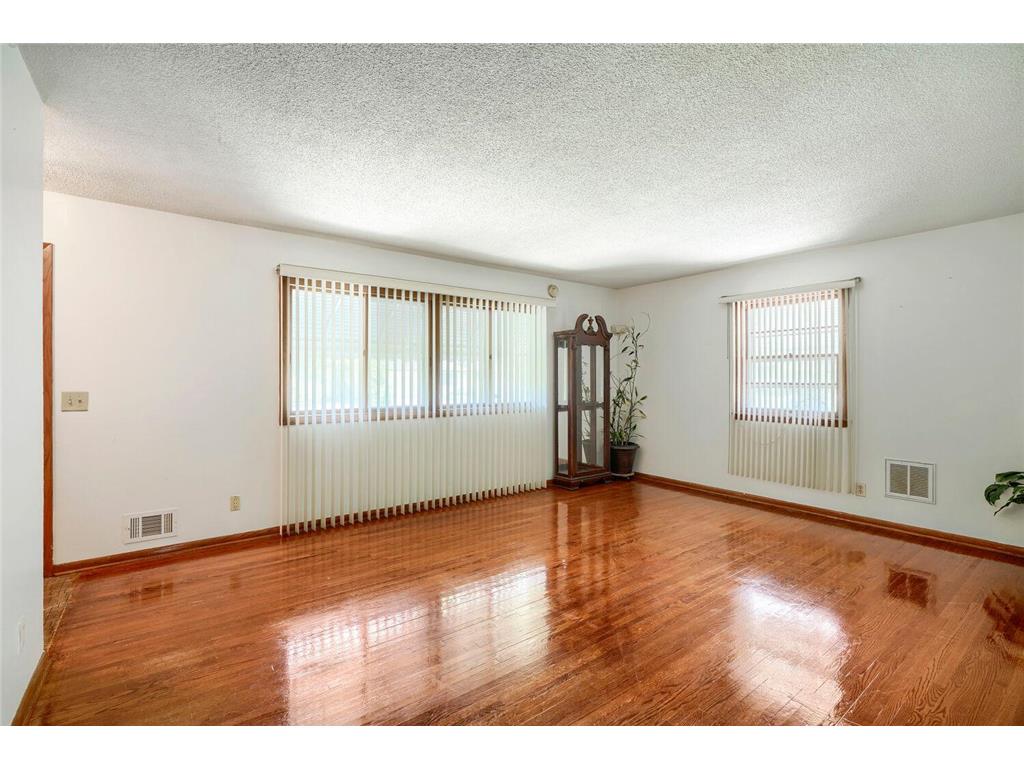 6943 Logan Avenue N Brooklyn Center MN 55430 7067376 image5