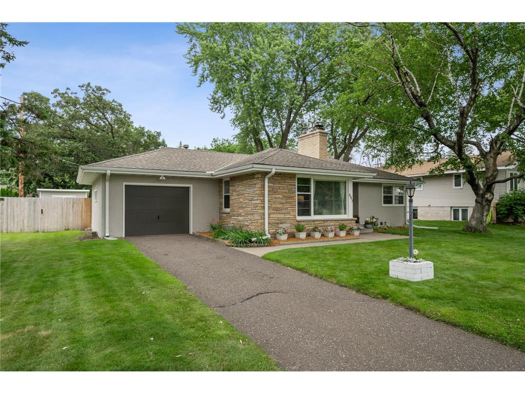 697 Grandview Avenue W Roseville MN 55113 6571463 image1
