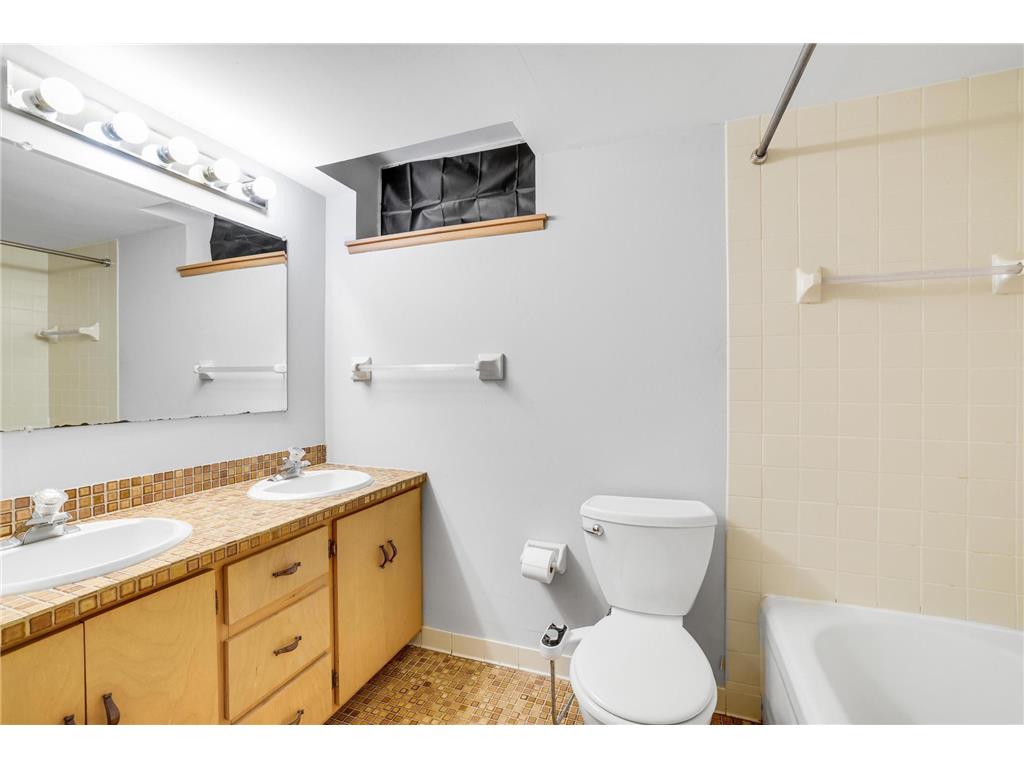 698 Larpenteur Avenue W Saint Paul MN 55113 6803766 image17