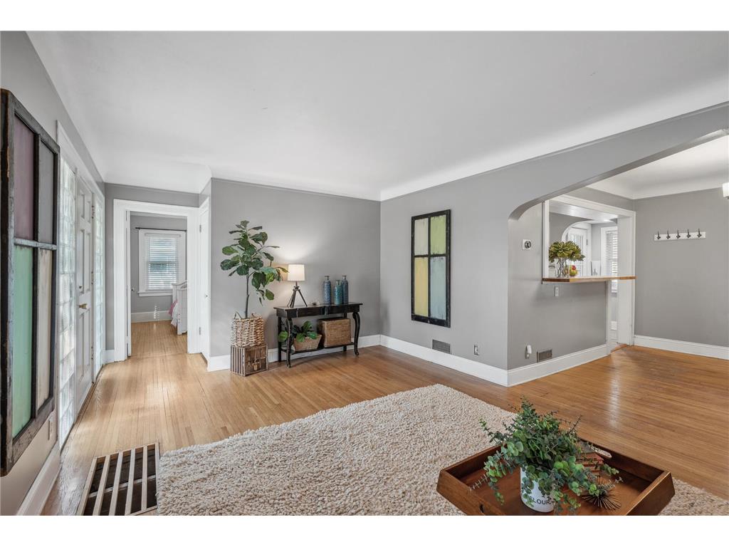 698 Lexington Parkway N Saint Paul MN 55104 6442764 image1