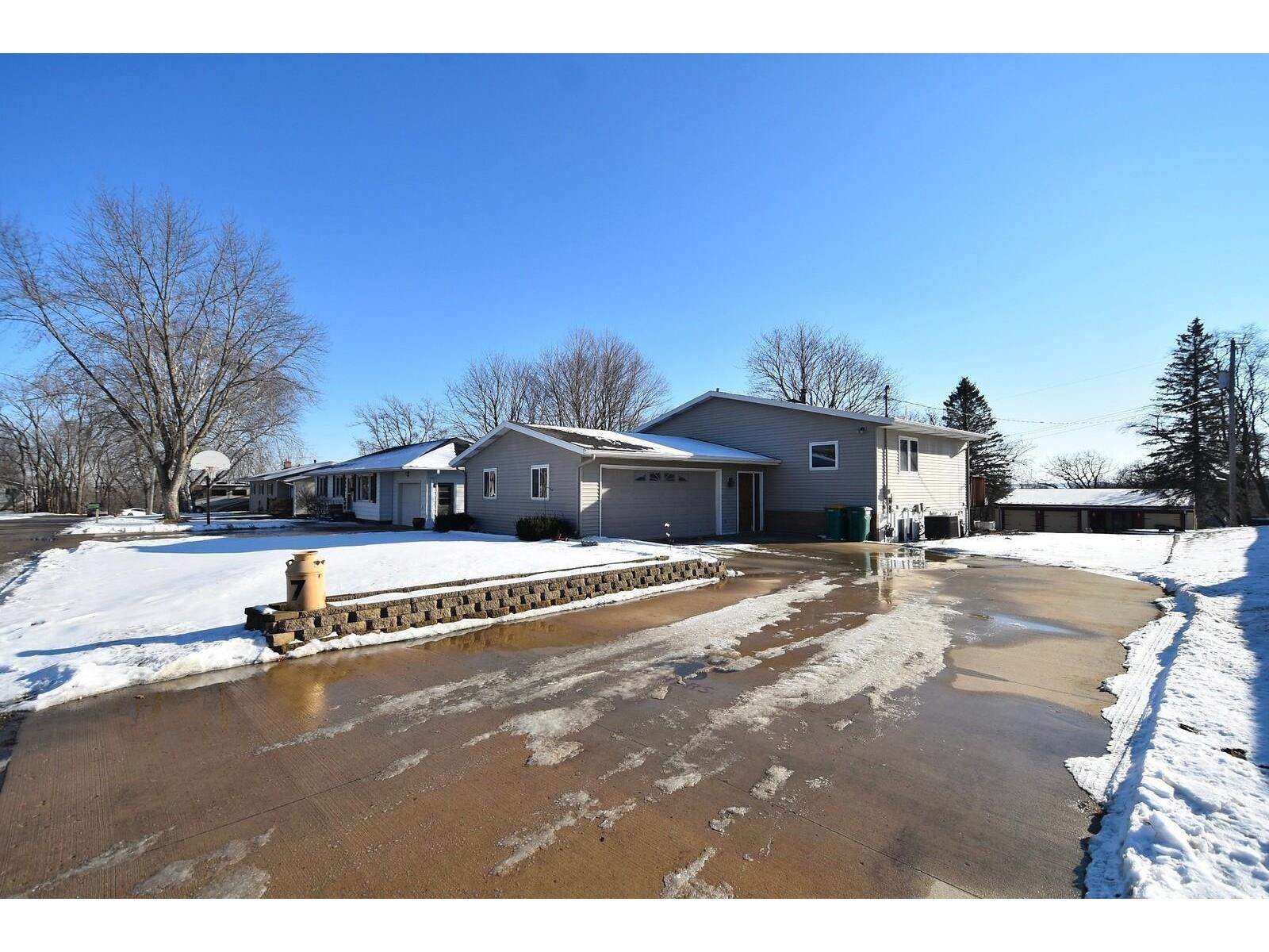 7 Hillcrest Court SW, Pine Island, MN 55963 MLS 6142401 Edina Realty