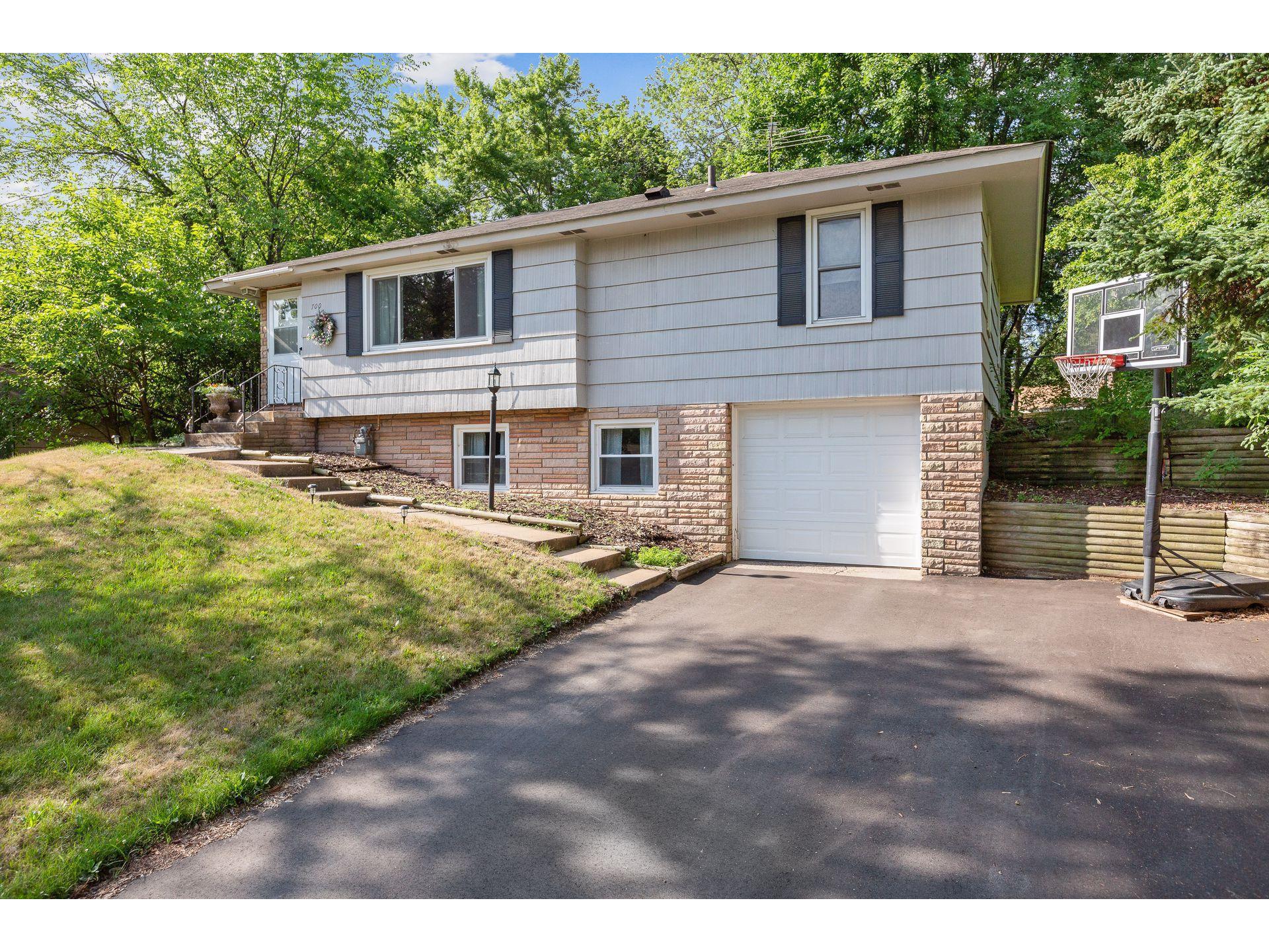 700 Eldridge Avenue W, Roseville, MN 55113 MLS 6027266 Edina Realty