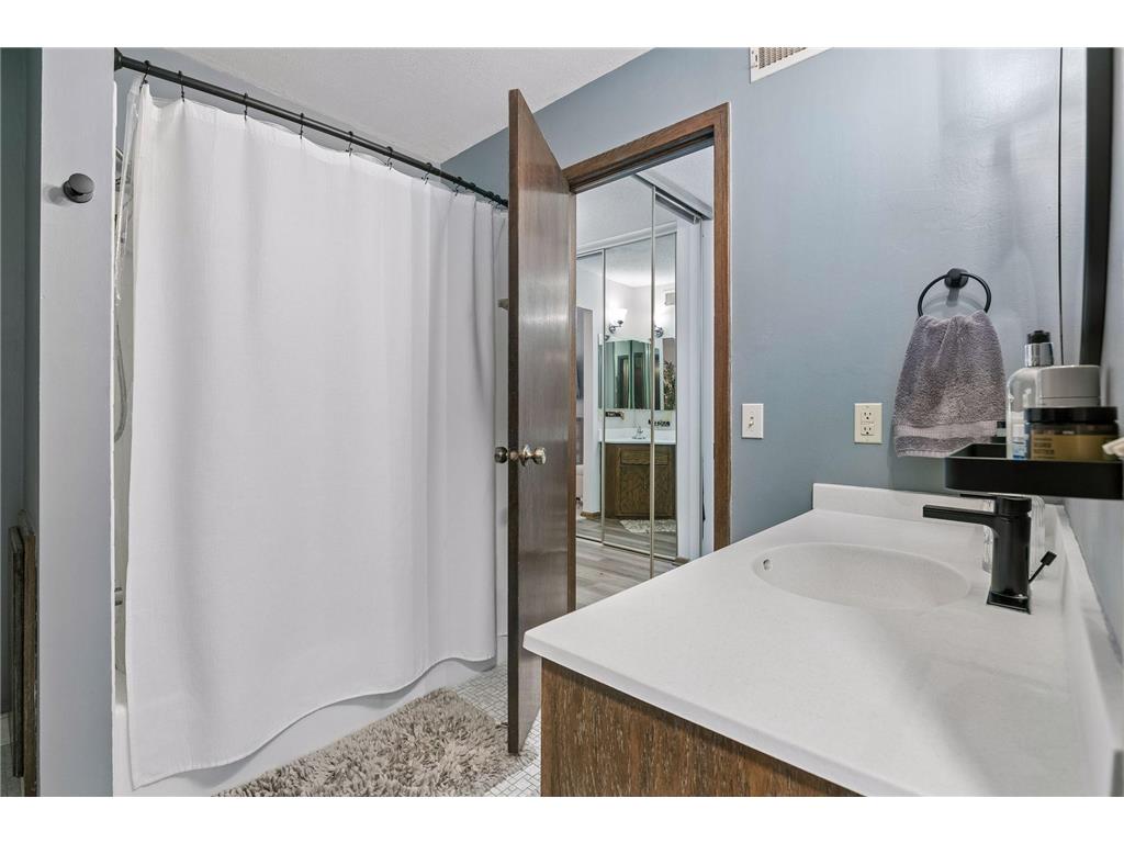 7004 Quail Circle W Brooklyn Center MN 55429 7081970 image22