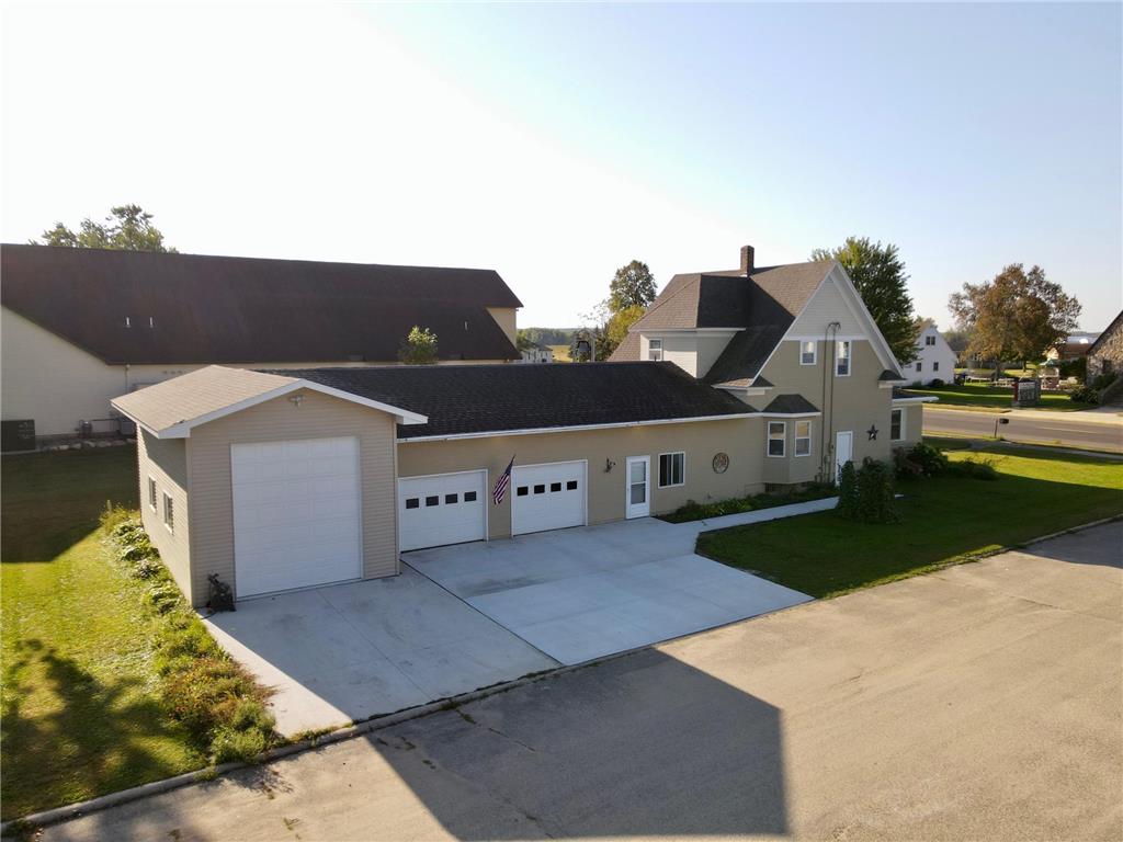 701 Douglas Avenue Henning MN 56551 7054990 image1