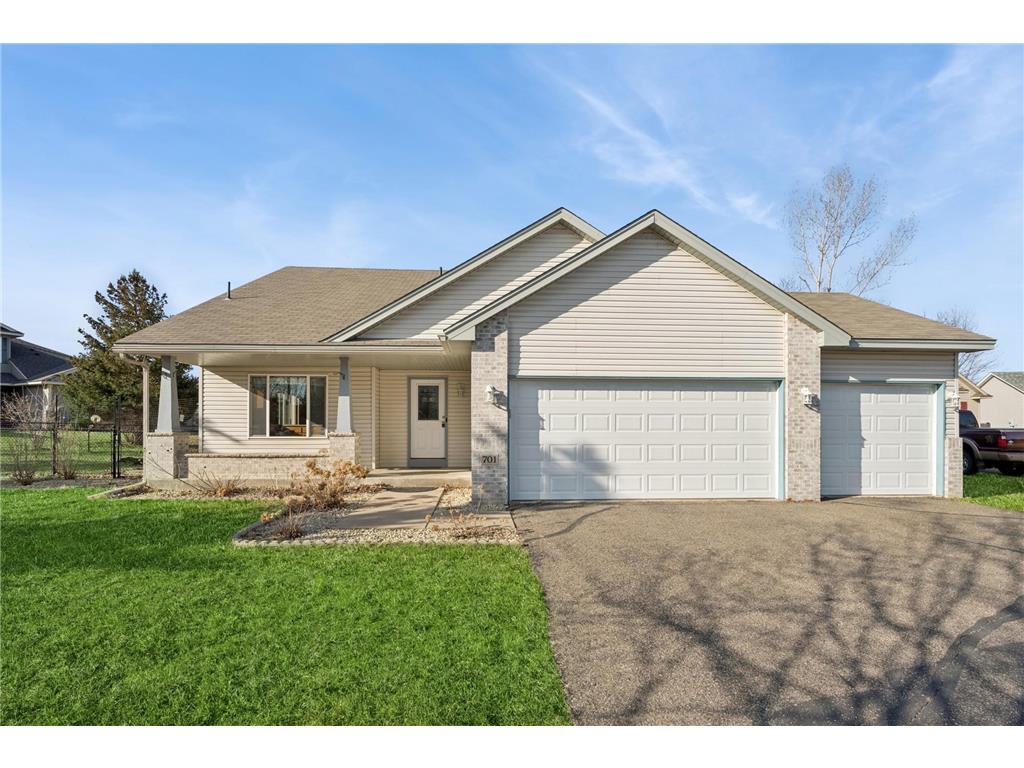 701 Isanti Parkway NW Isanti MN 55040 6677702 image1