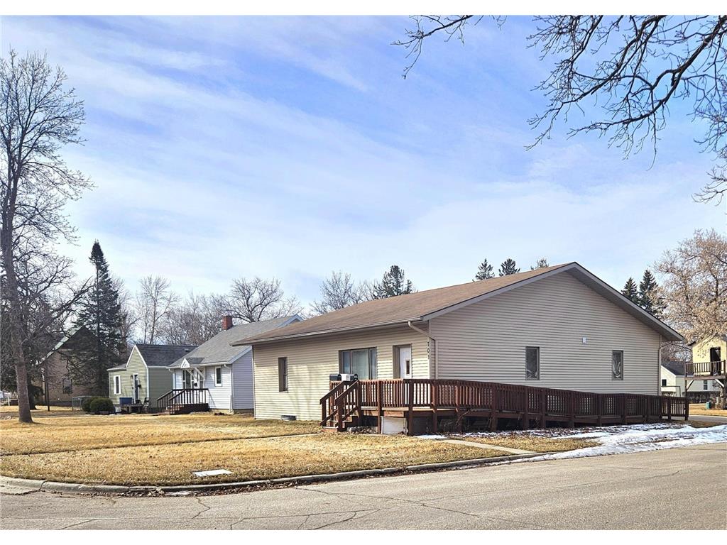 701 Tindolph Avenue S Thief River Falls MN 56701 6657567 image1