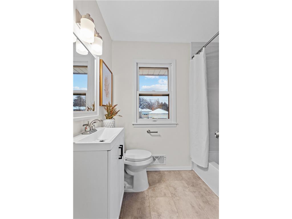 7012 Regent Avenue N Brooklyn Center MN 55429 7017378 image17