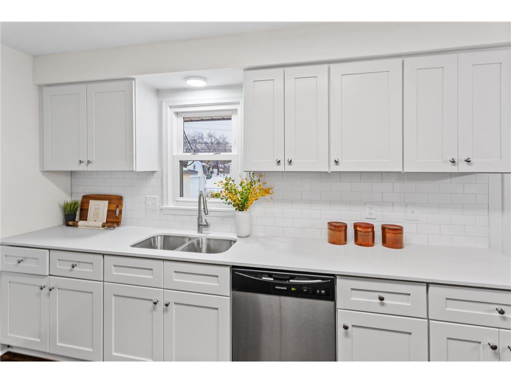 7012 Regent Avenue N Brooklyn Center MN 55429 7017378 image9